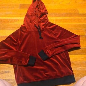 Hooded velour crop to top